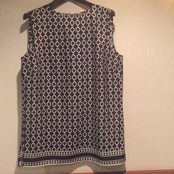 🛍2for$40 Sleeveless black and white blouse NWOT - Picture 6 of 6